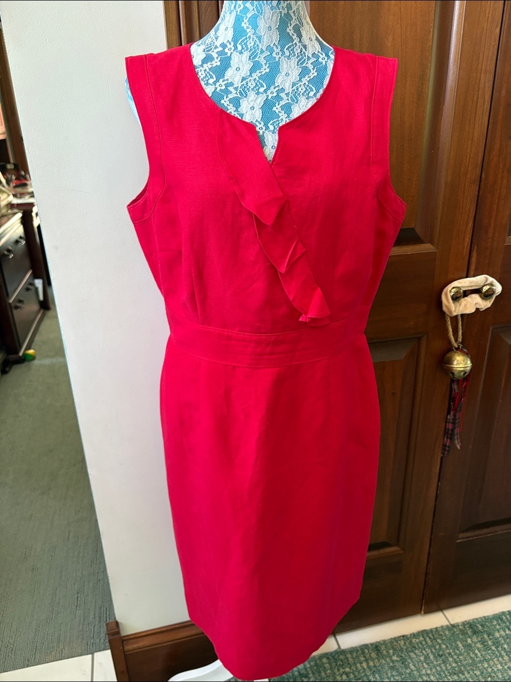 Tahari  linen Dress  sleeveless scoop/V-neck  front ruffle
Deep red women sz 12